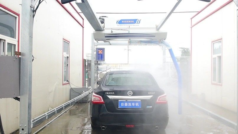 Установка пространства L*W*H 7600*3500*3300 Однорукая бесприкосновенная робо-автомобильная стиральная система HP-230 Risense